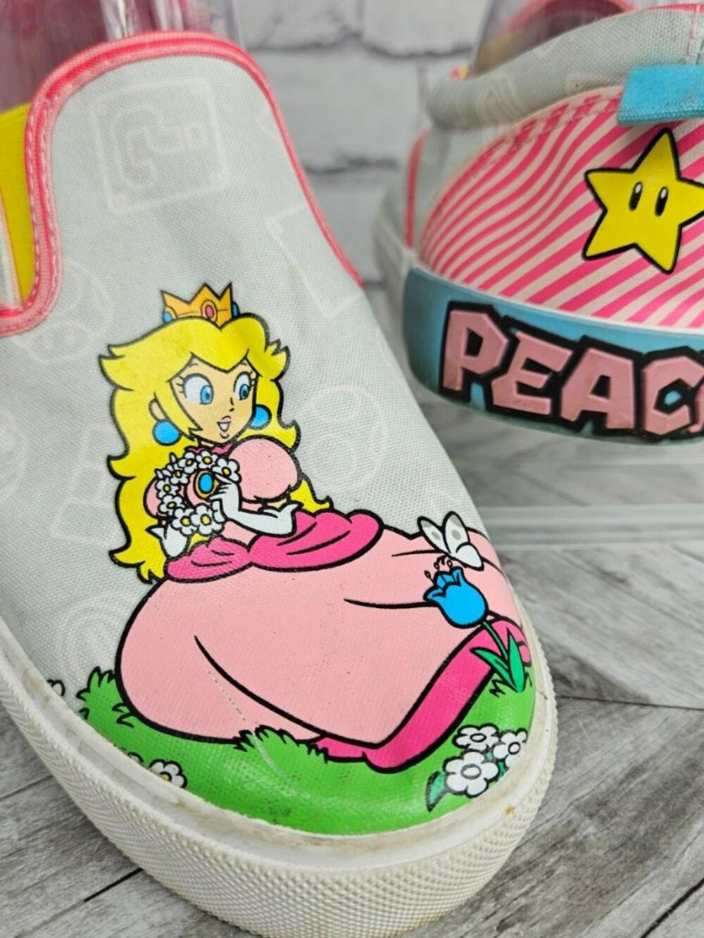 Nintendo Shoes Womens 6 Super Mario Princess Peach Canvas Slip-On Video Game